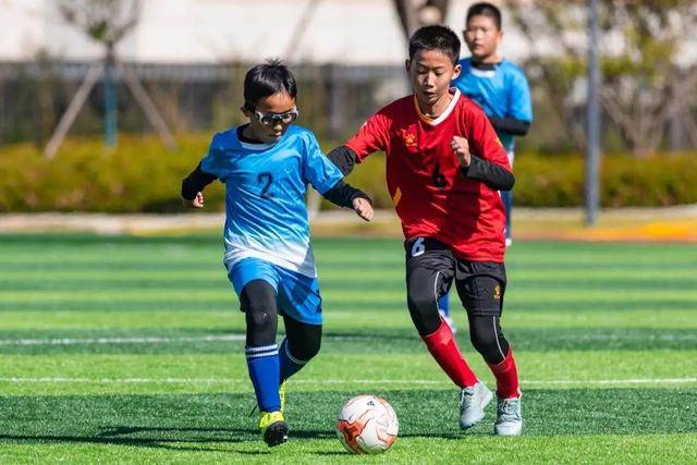 书写NBA新纪录！詹姆斯父子同时登场创造历史