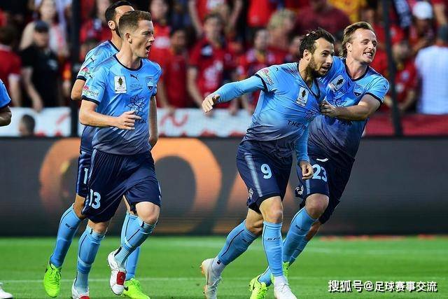 詹姆斯因伤离场 英格兰右后卫从过剩到人手不足？